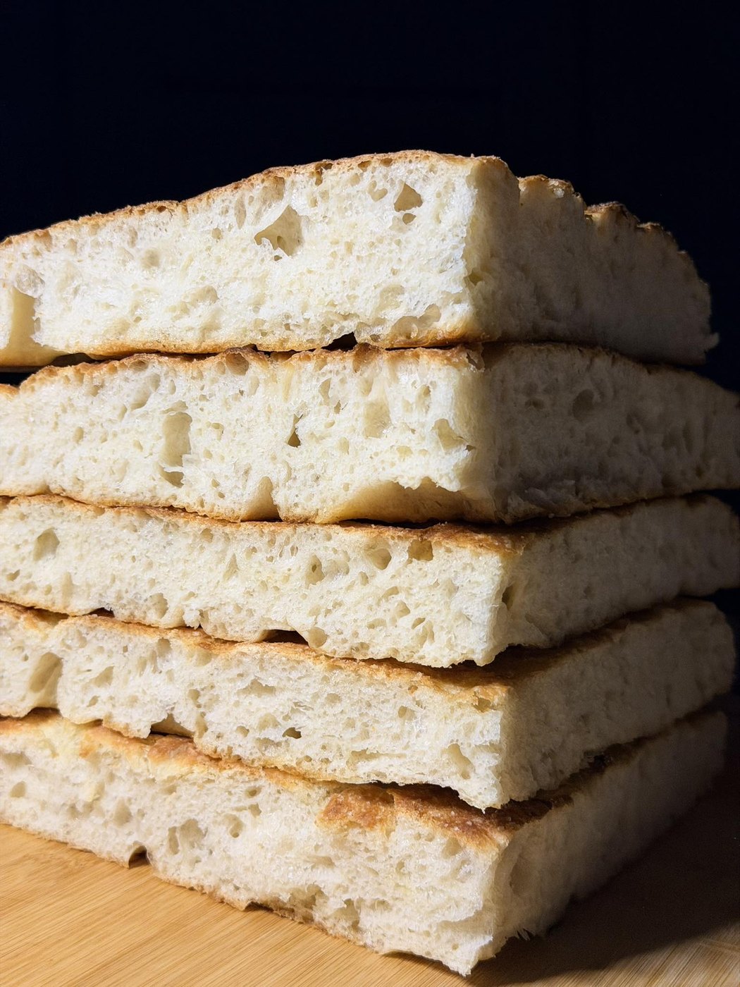 Focaccia — przekrój i chrupiąca skórka